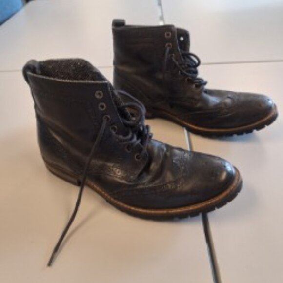 Jeffery Tyler Men's Leather wing-tip boots. Size 9. - Picture 1 of 4
